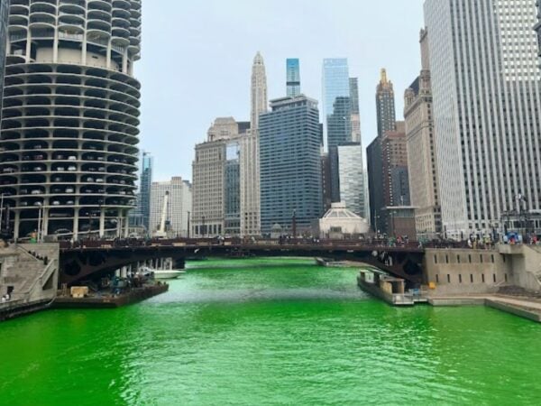 chicago river dyeing