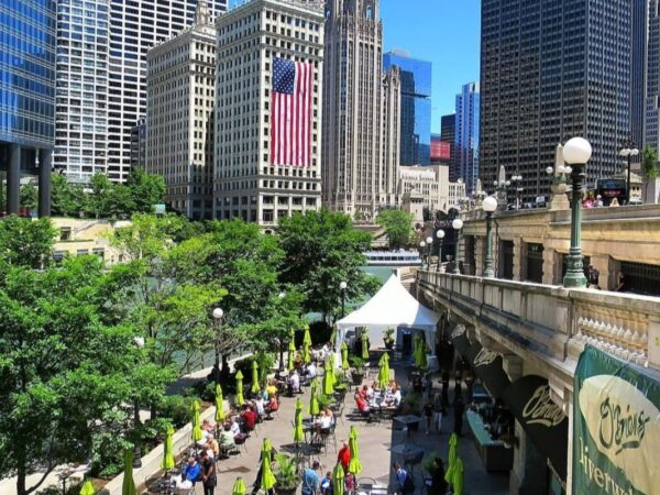 restaurants along the chicago riverwalk
