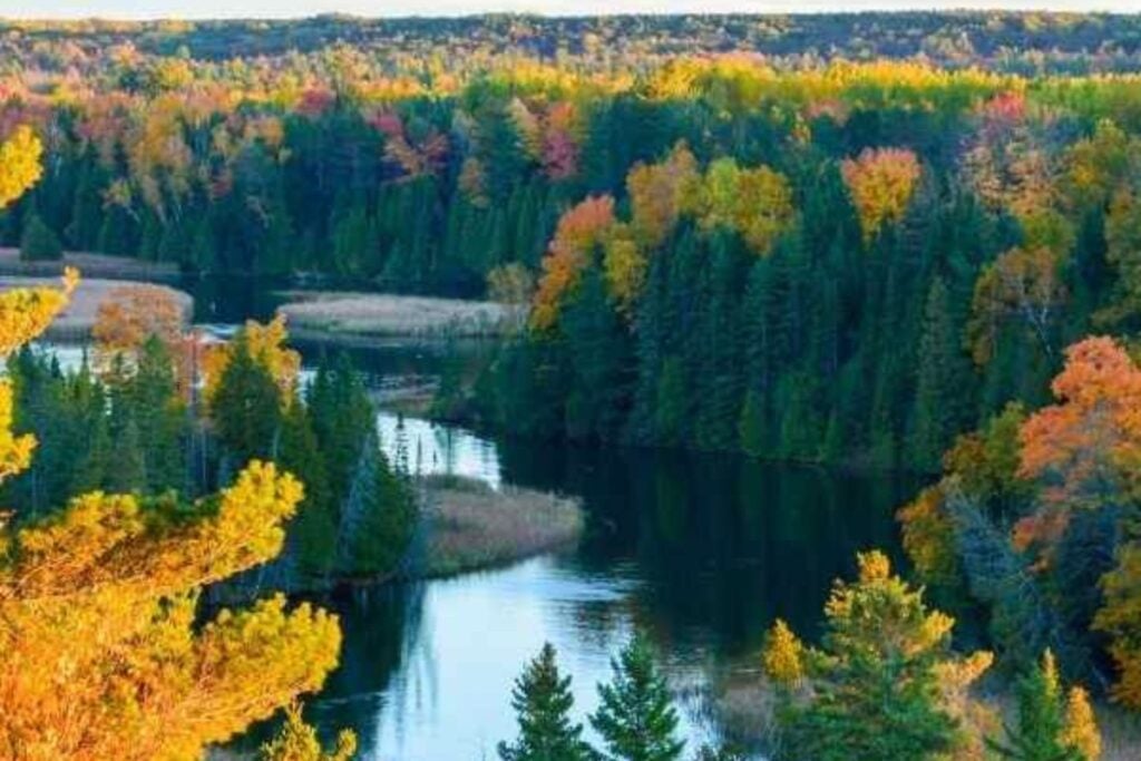 beautiful overlook of fall colors over a river on a fall getaway from chicago