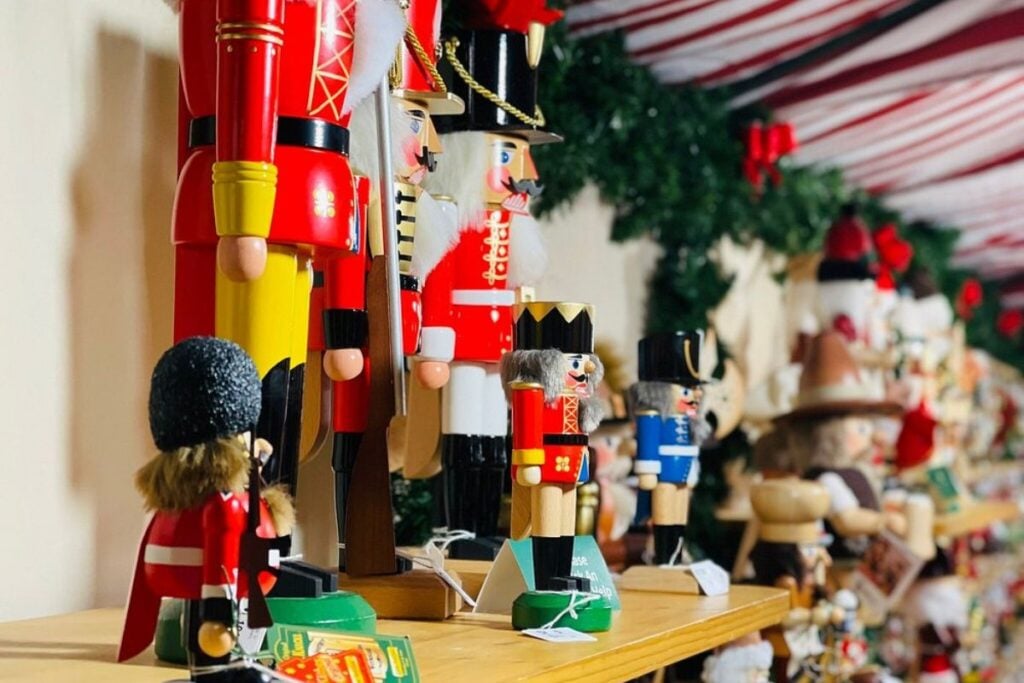 christmas ornaments at christkindlmarket-chicago