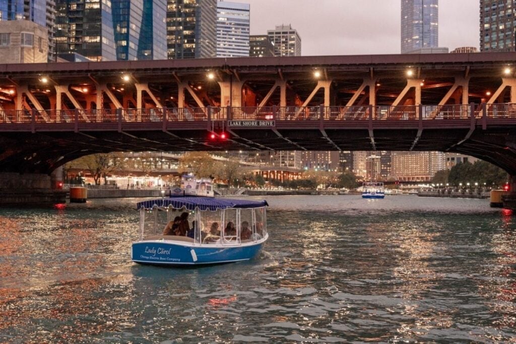 a duffy boat n the chicago river in winter
