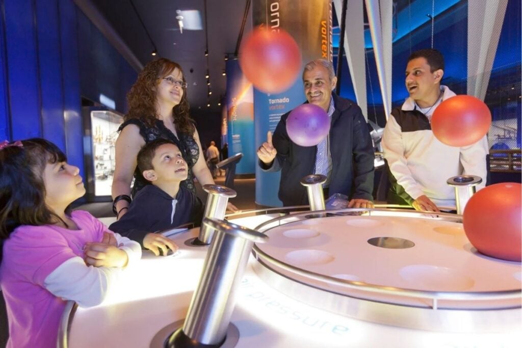 people at a Chicago museum in winter