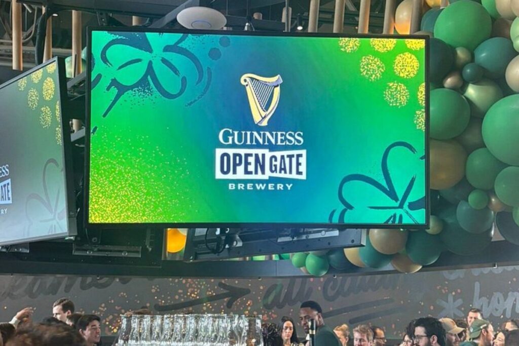 Guinness open gate  bar in chicago on st patricks day 