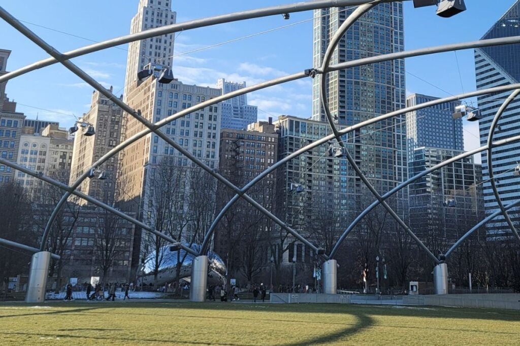 Cloud Gate sculpture in Millennium Park with Chicago skyline