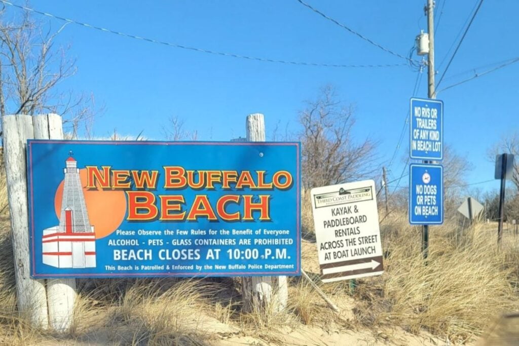 City of New Buffalo, Michigan welcome sign at the edge of town